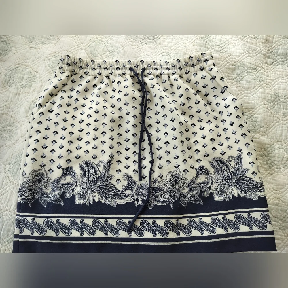 Ann Taylor Skirt Women's - Picture 2 of 7